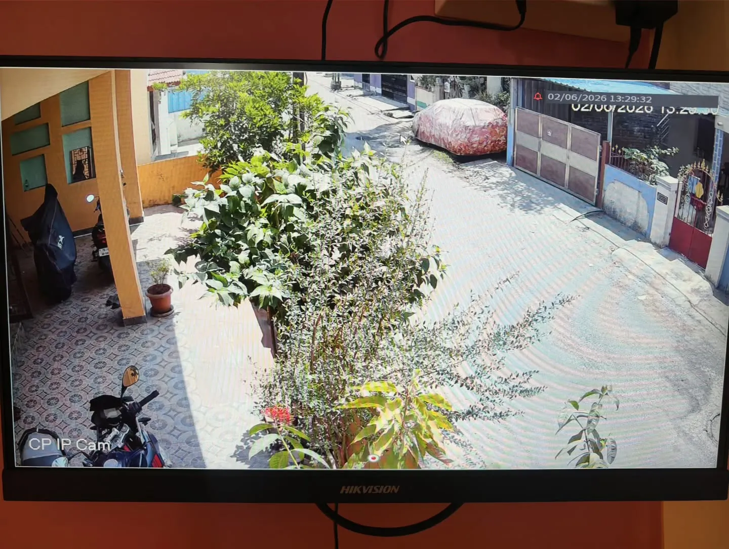 Display Covering Road Side with CPPlus 4MP IP CCTV Camera